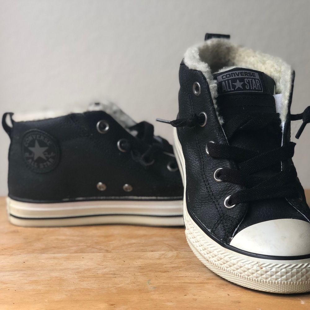 Black faux leather shearling mid Converse size 6